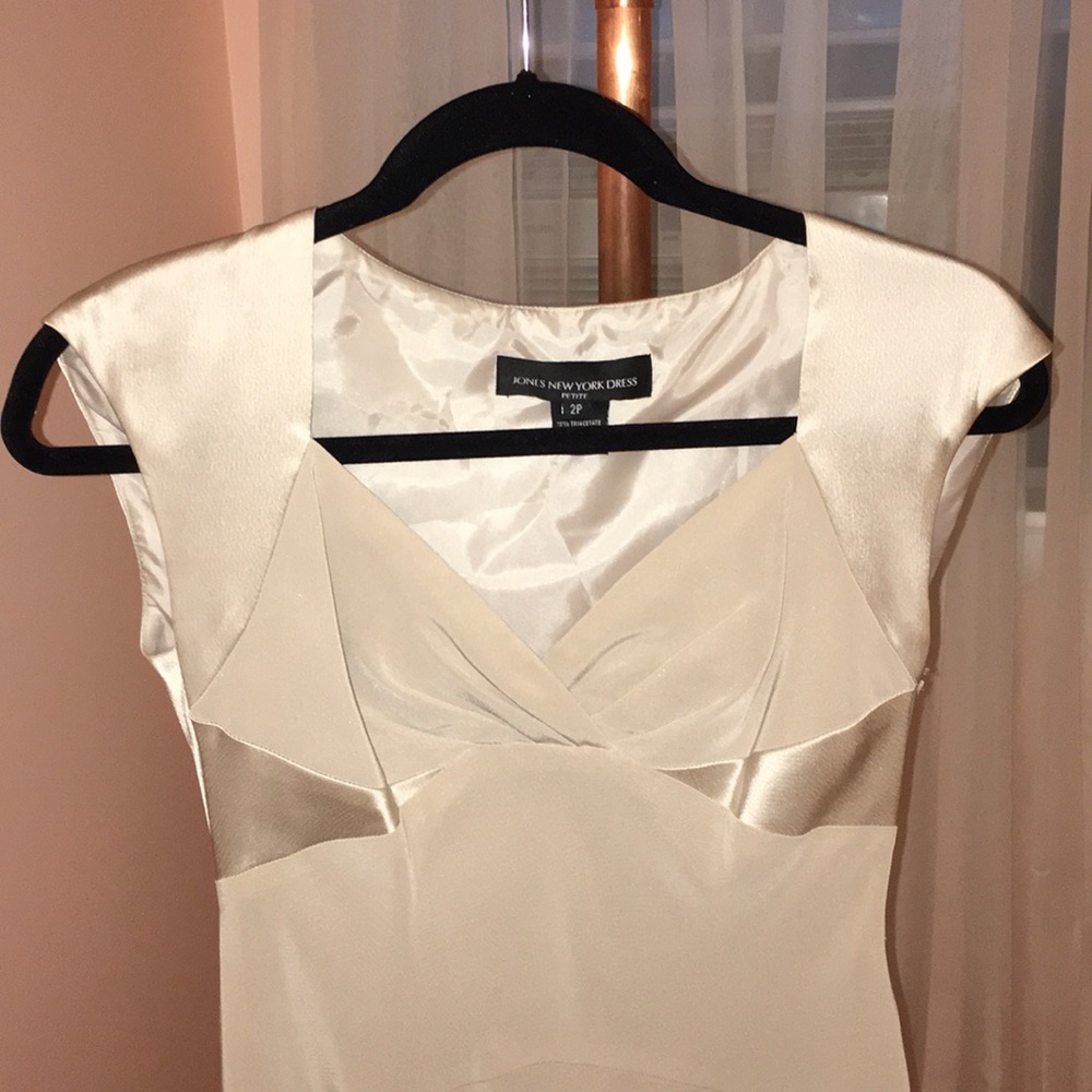 Beige Dress with Sweetheart Neckline - Picture 3 of 3